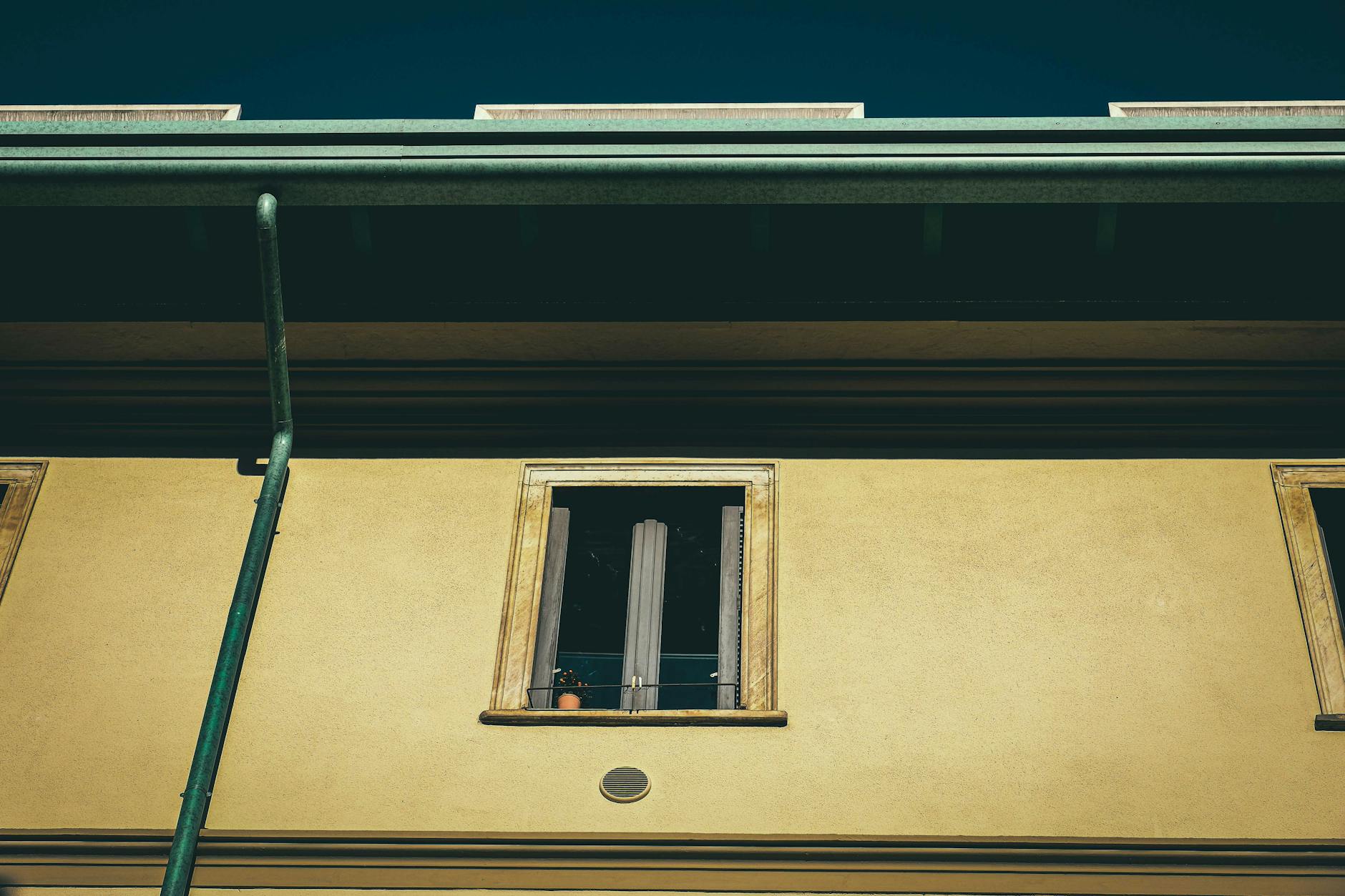 Seamless Gutters vs. Sectional: Which Is Better for Florida Homes